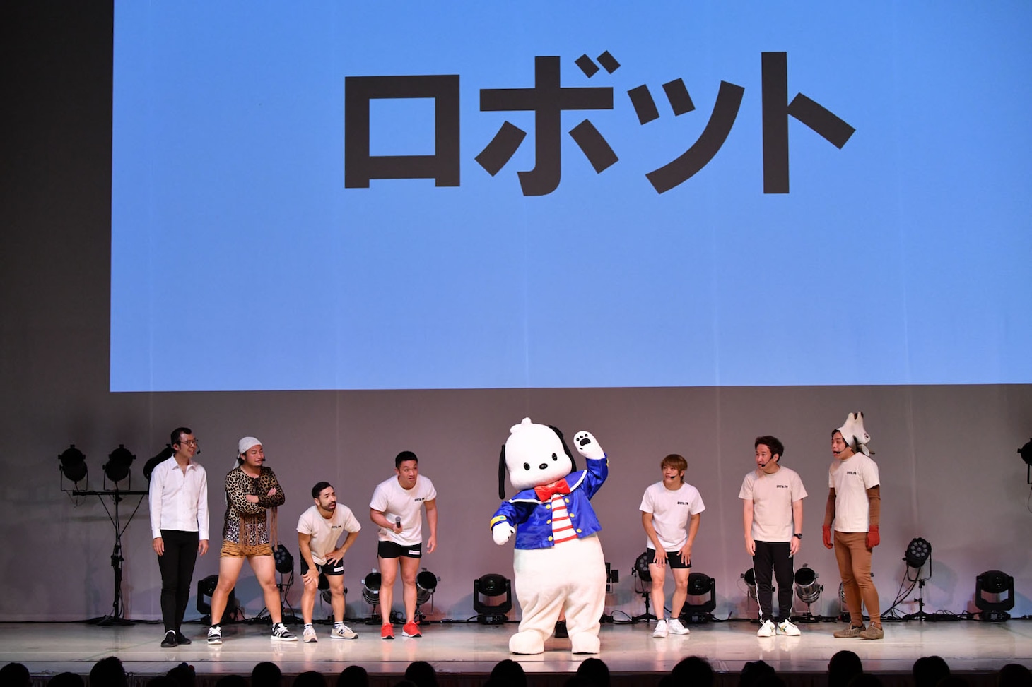 ロボットのジェスチャーも上手なポチャッコ。