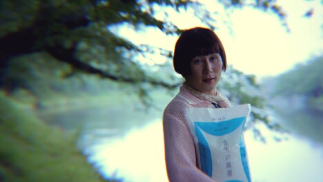 シソンヌじろう扮するデザイナー志望の野呂道子。