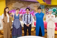 「ドーナツトーク」ゲストのオズワルド伊藤（中央）とレギュラー陣。(c)CBC