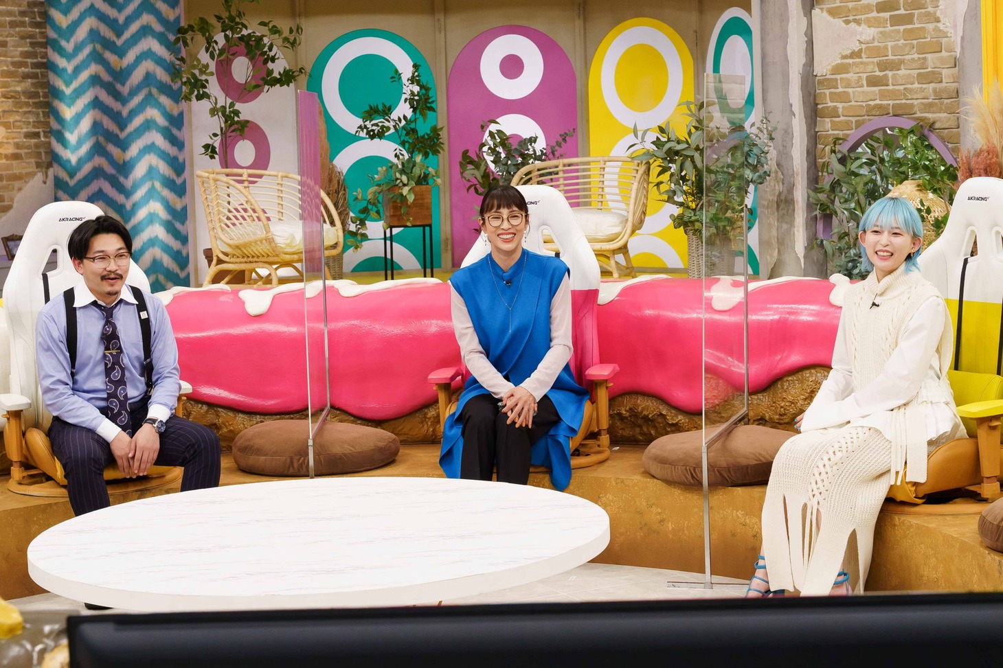 左から、オズワルド伊藤、水野美紀、PORIN。(c)CBC