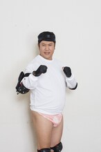 とにかく明るい安村 (c)フジテレビ