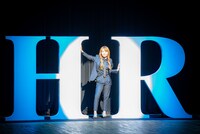 Dr.ハインリッヒが怒涛の漫才で浅草公会堂沸かす、せり上がりも見事に決まる