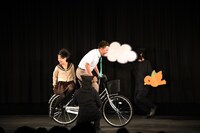 池崎劇団による演劇のワンシーン。