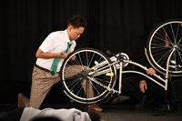 池崎劇団による演劇のワンシーン。