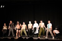 池崎劇団による演劇のワンシーン。