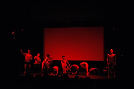 キャスト全員が死亡する瞬間。