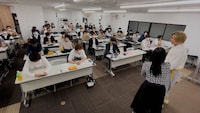 「100カメ」大学お笑い特集 (c)NHK