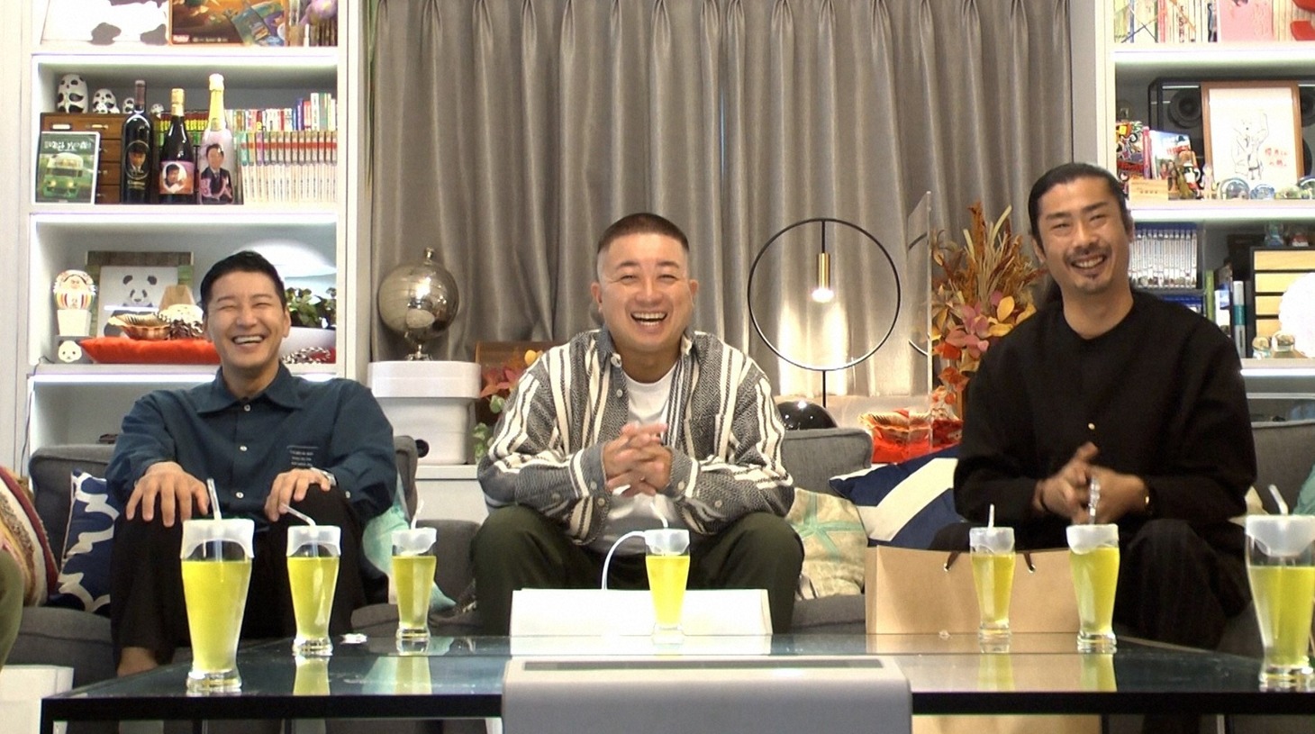 左から、チョコレートプラネット、パンサー菅。(c)TBS
