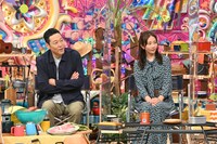 「キャンプたのしい芸人2022」ゲストの東野幸治と木村文乃。(c)テレビ朝日