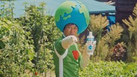 WebCM「地球がサンキュー！」編より。