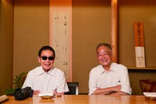 左からタモリ、山野勝氏。