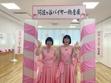 「阿佐ヶ谷バイヤー姉妹」に出演する阿佐ヶ谷姉妹。(c)テレビ朝日