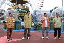 左から、かまいたち、チョコレートプラネット。(c)フジテレビ