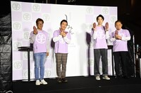 左から株式会社鹿児島総合食品専務の藤田光洋氏、かまいたち、株式会社しみず代表取締役の阪上雄司氏。