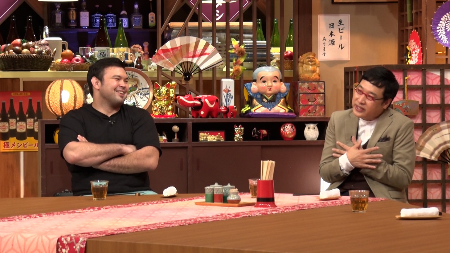 左からウルフ・アロン、南海キャンディーズ山里。(c)日本テレビ