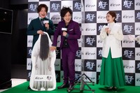 左からぺこぱ、小芝風花。