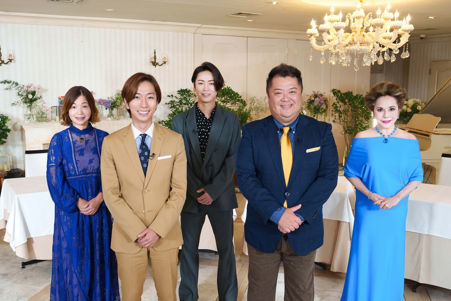 左から、大久保佳代子、河合郁人、亀梨和也、ブラックマヨネーズ小杉、デヴィ夫人。(c)CBC