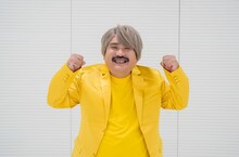 黄色のフィリップ（空気階段・鈴木もぐら）