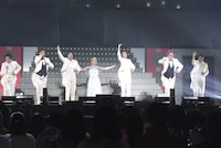 おたから塚歌劇団うめ組によるパフォーマンスの様子。