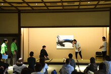 吉本新喜劇と狂言のコラボの様子。