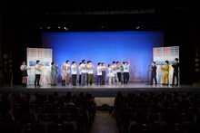 男性ブランコの優勝が発表された場面。（写真：吉本興業提供）