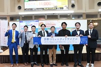 「イオンpresents サステナブル講座 和牛vsアインシュタイン！クイズ対決」イベントの様子。左からネイビーズアフロ、和牛、京都市環境政策局の濱和宏氏、イオンの鈴木隆博氏、アインシュタイン。