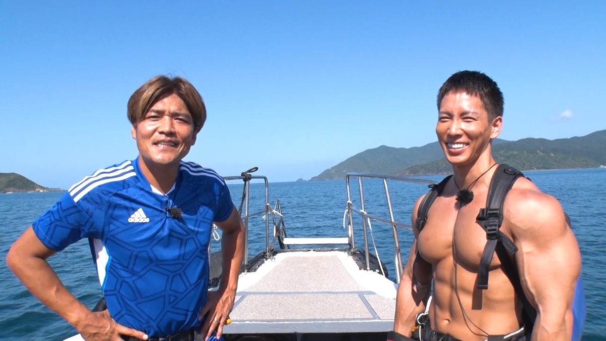 左から大久保嘉人と横川尚隆。(c)TBS