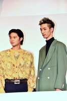 左から、磯村勇斗、清水尋也。