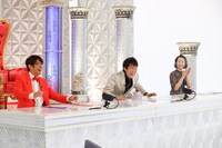 左からさまぁ～ず大竹、千原ジュニア、竹上萌奈アナウンサー。(c)カンテレ