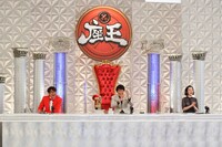 左からさまぁ～ず大竹、千原ジュニア、竹上萌奈アナウンサー。(c)カンテレ