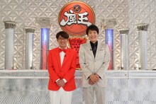 左からさまぁ～ず大竹、千原ジュニア。(c)カンテレ