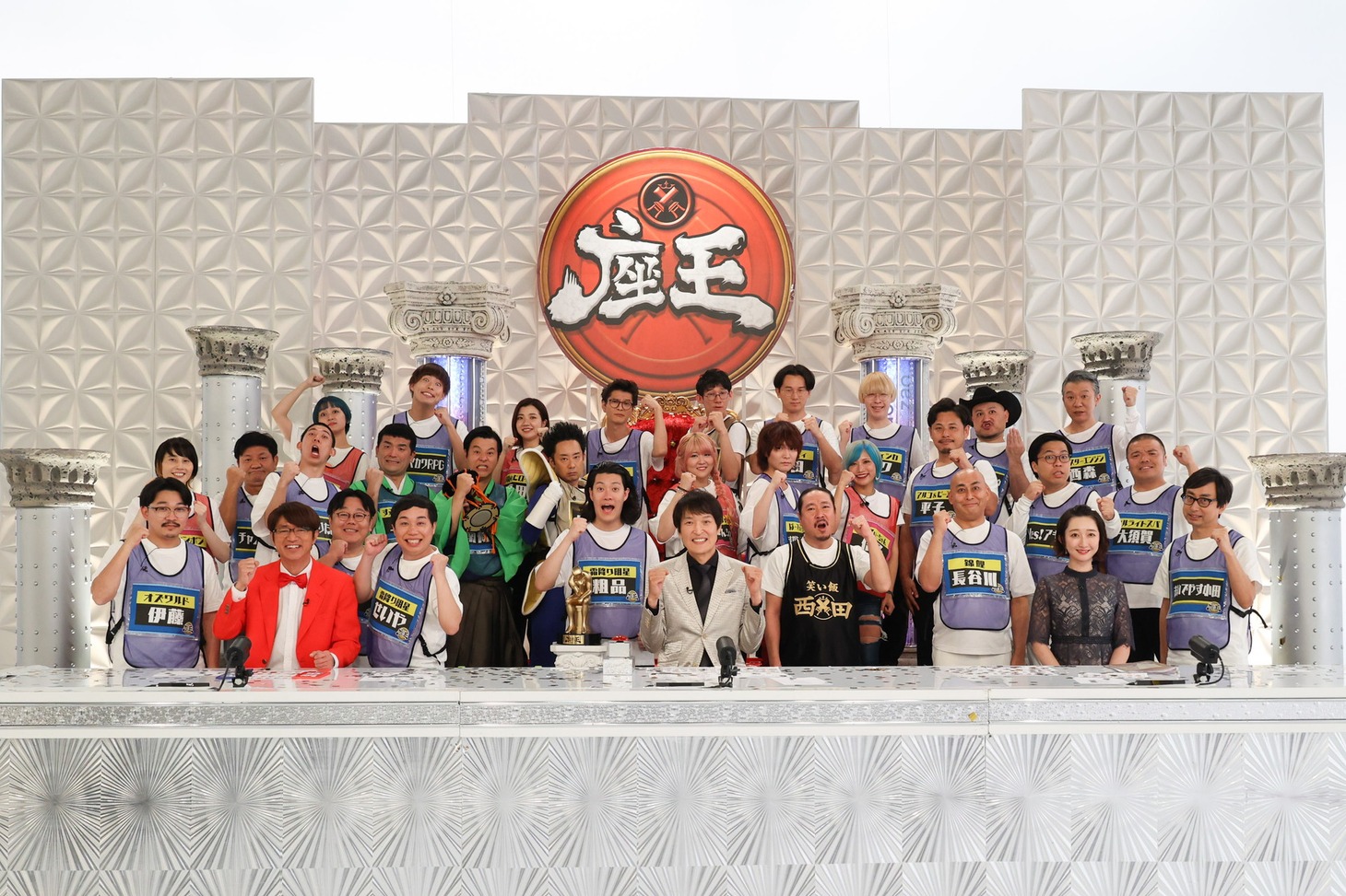 「笑いの総合格闘技！千原ジュニアの座王2時間SP」の出演者たち。(c)カンテレ