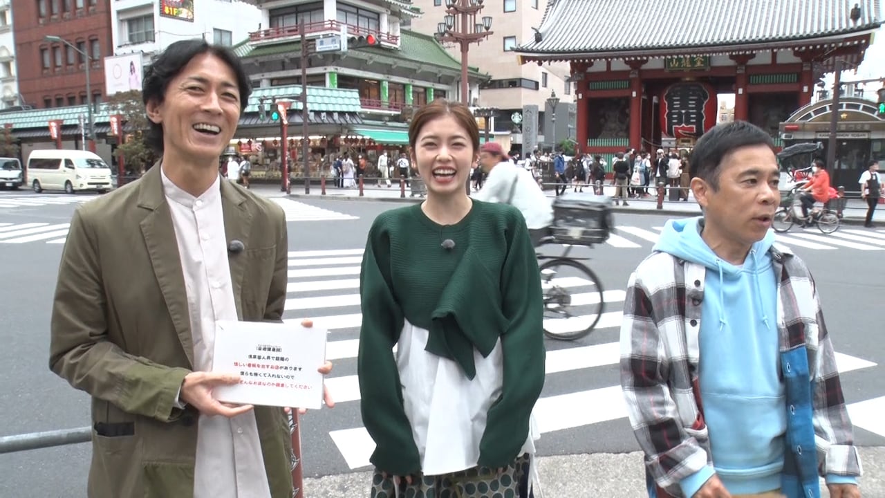ナインティナインと小芝風花（中央）。(c)テレビ朝日