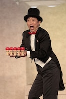 「魅せ物小屋 遊楽」より。