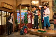 しずるKAƵMA（右から2人目）が出演する「ジャパニーズスタイル」のワンシーン。(c)テレビ朝日