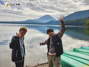 左からじゅんいちダビッドソン、よゐこ濱口。