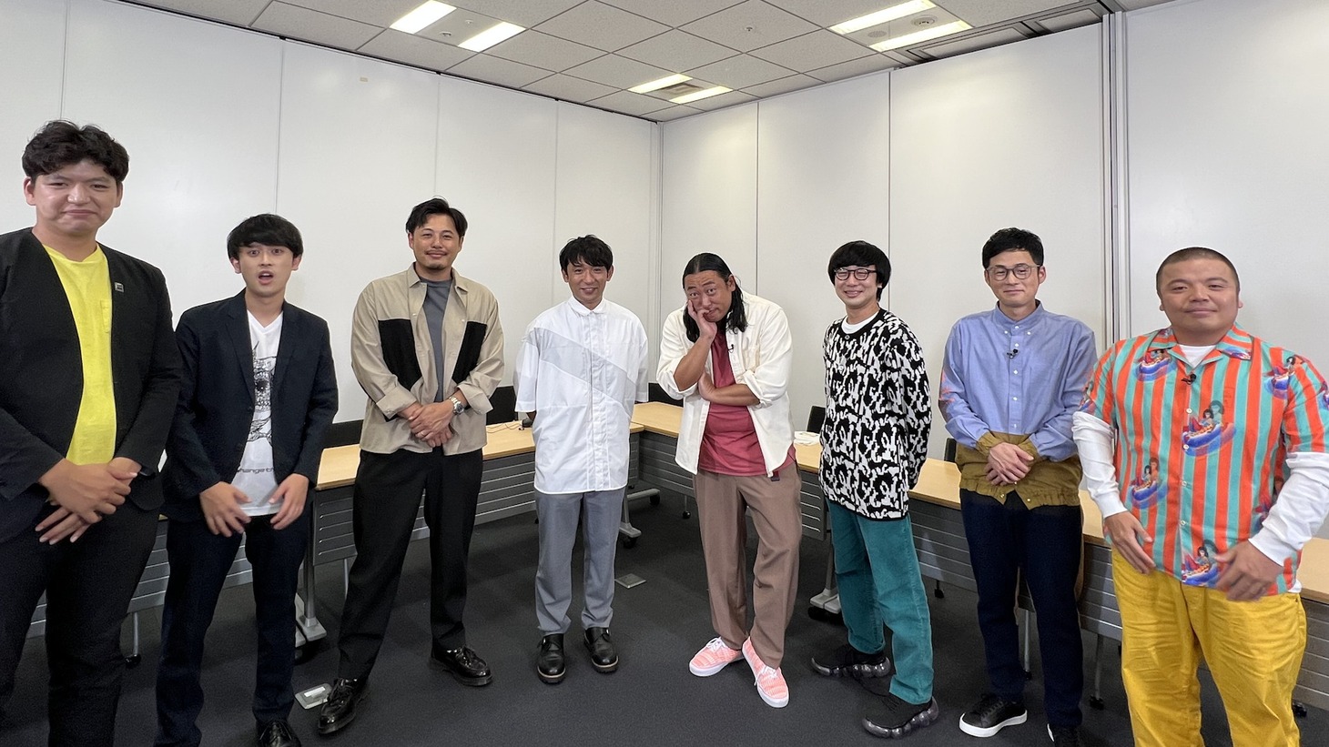 左から、からし蓮根、アルコ＆ピース、ロバート秋山、伊勢田世山、セルライトスパ。(c)カンテレ