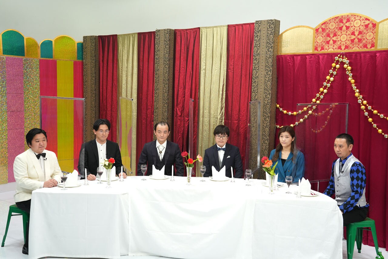 「いい話をした後に全力で変な顔をする晩餐会」に参加する（左から）ニッポンの社長・ケツ、ザ・マミィ林田、ななまがり森下、ラバーガール飛永、ヒコロヒー、千鳥・大悟。