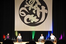 ハライチ（左）とおぎやはぎ（右）のトークの様子。