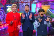 左から、メイプル超合金カズレーザー、東野幸治、バカリズム。(c)TBS