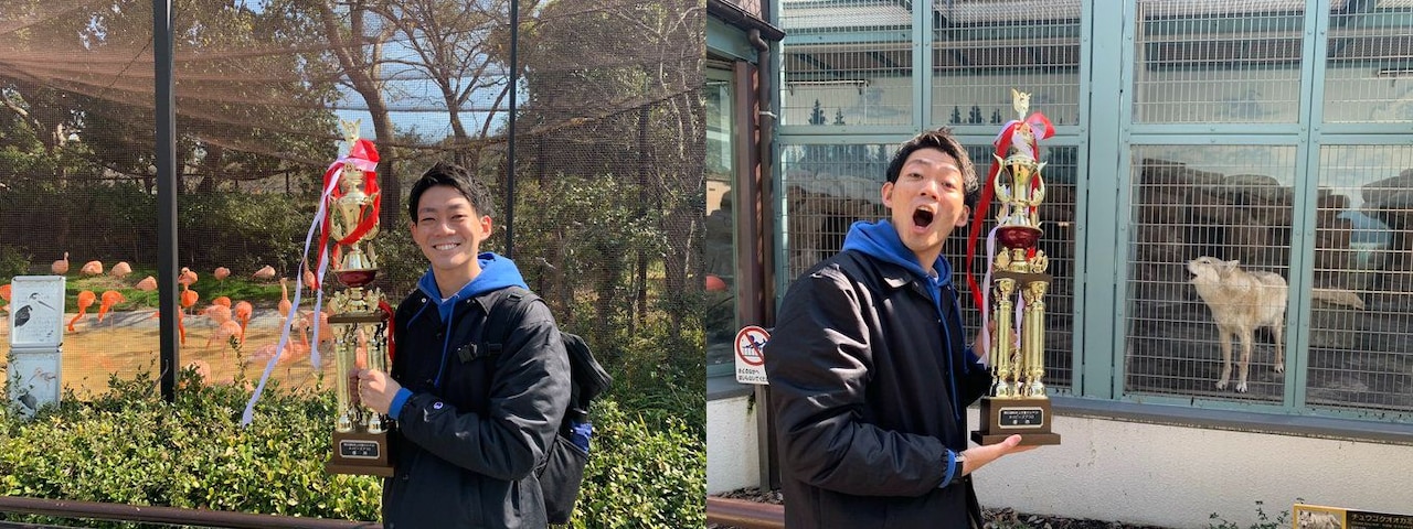動物園にトロフィーを持っていくネイビーズアフロみながわ。