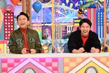 左から、有吉弘行、仲野太賀。(c)テレビ朝日