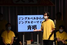 「ジングルベルからのジングルオーマイガー」斉唱を完璧にこなすおいでやす小田。