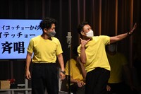 相方・太田に「おたけサイコッチョー」を伝授するジャングルポケットおたけ（右）。