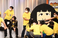 歯を白くしている間にコップの水があふれていないか確認する。