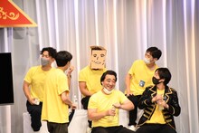 休憩するジャングルポケットおたけにはスペアの顔が用意された。