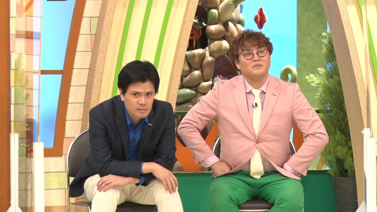 新喜劇NEXTチームのコントにダメ出しするマユリカ。