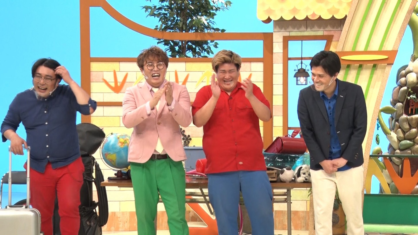 森川のモノボケに大笑いするビスケットブラザーズとマユリカ。