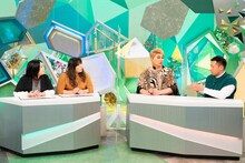 「やすとものいたって真剣です」にスタジオ出演する（左から）海原やすよ ともこ、ナジャ・グランディーバ、ミルクボーイ駒場。(c)ABCテレビ