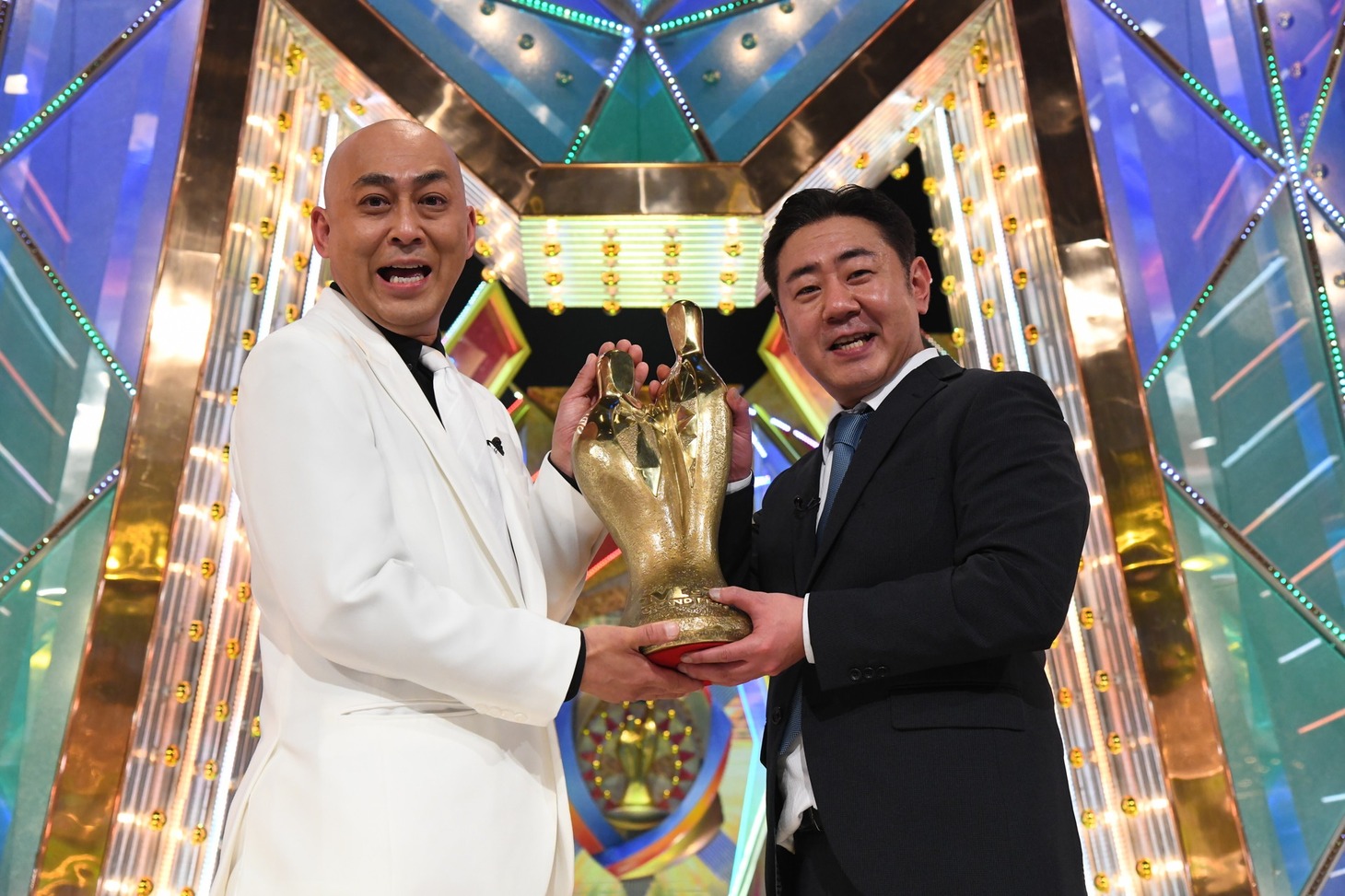 「M-1グランプリ2021」で優勝した錦鯉。(c)ABCテレビ